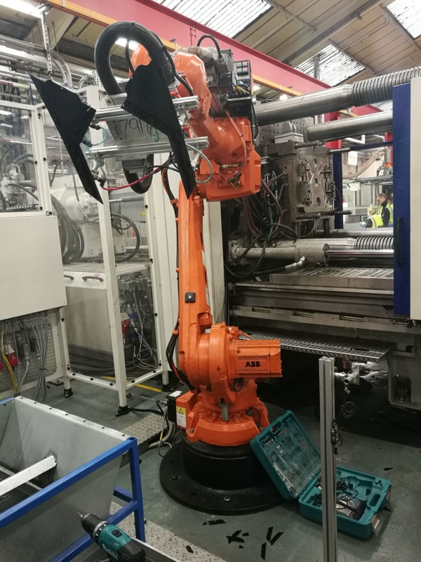 demoulding robot